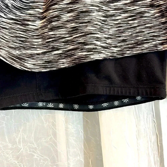 ATHLETA Women’s XL Running Tennis Mini Skirt Shorts Black White Zipper Pocket - Picture 3 of 9